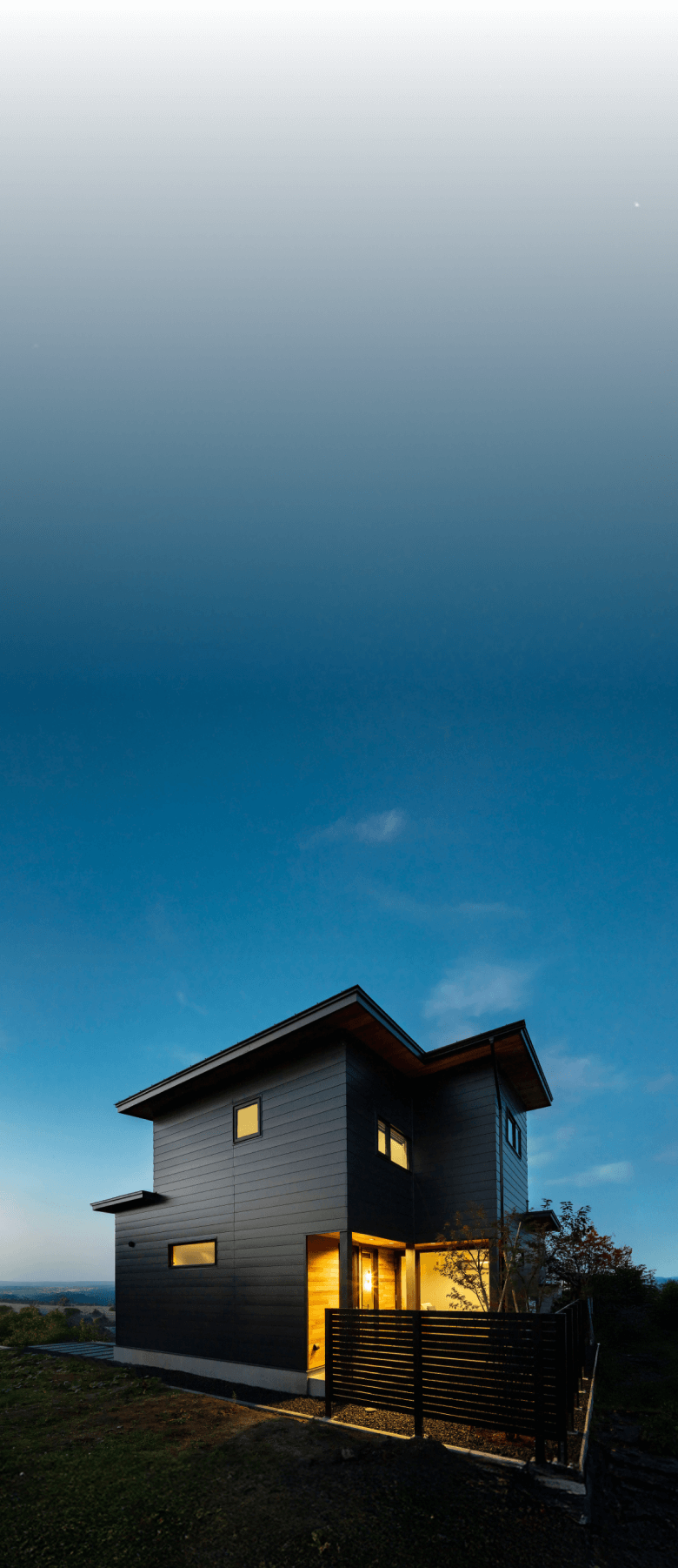 灯りのぬくもりに包まれるモデルハウス