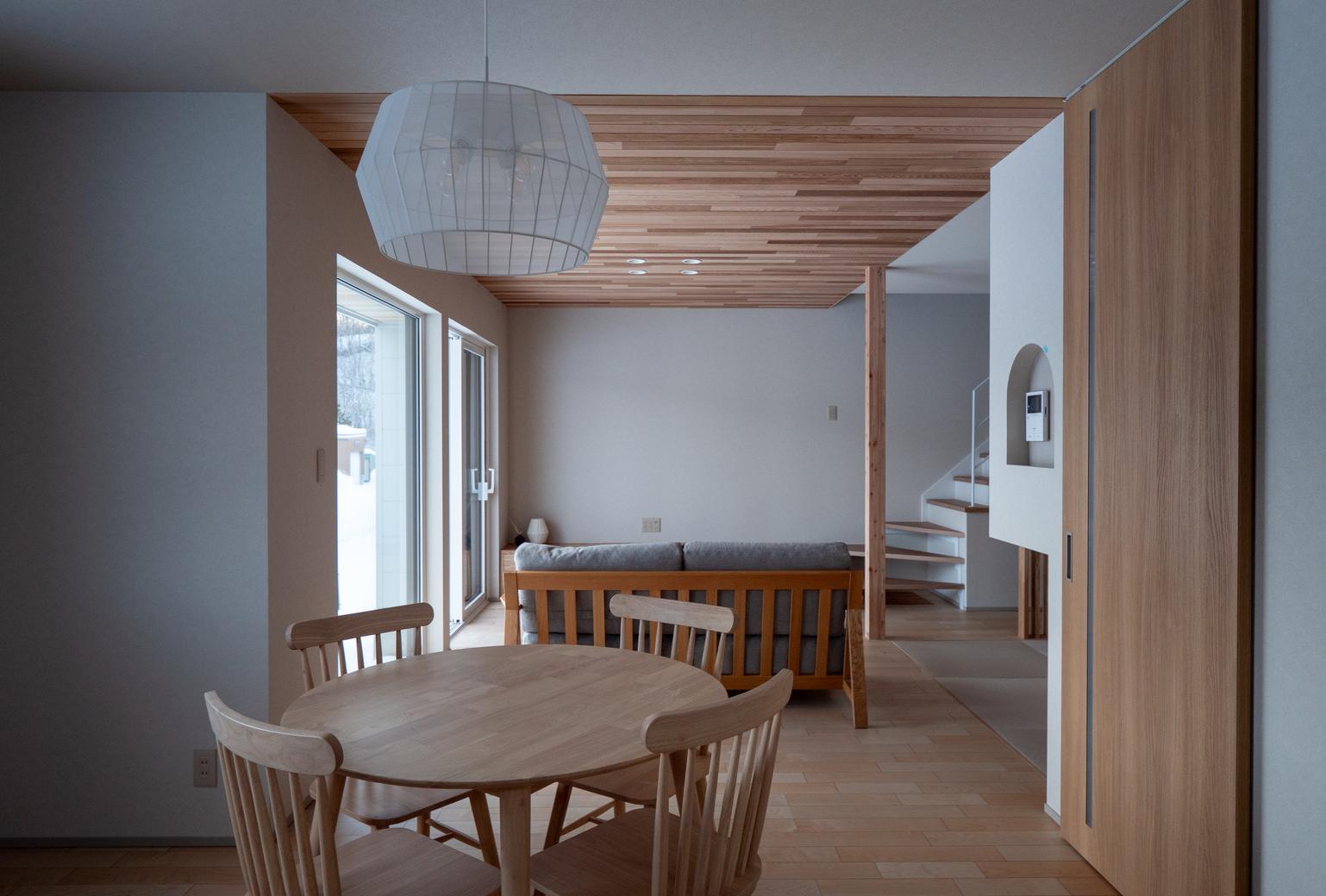 写真：木と光の温もりに包まれるお家