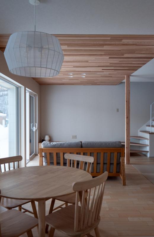 竹内建設の施工事例 木と光の温もりに包まれるお家