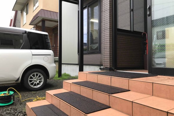 竹内建設のコラム ポーチ手摺工事