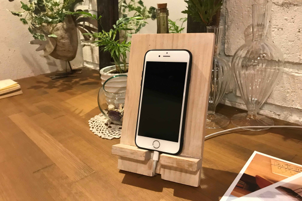 竹内建設のコラム HIROSHI工房♪スマホスタンドをつくります！