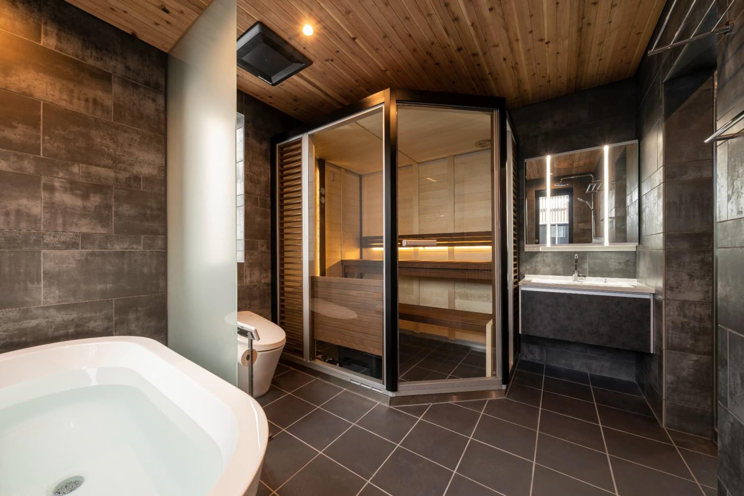 タイルに床暖房を取り入れ、冷え対策も完璧なサウナルーム