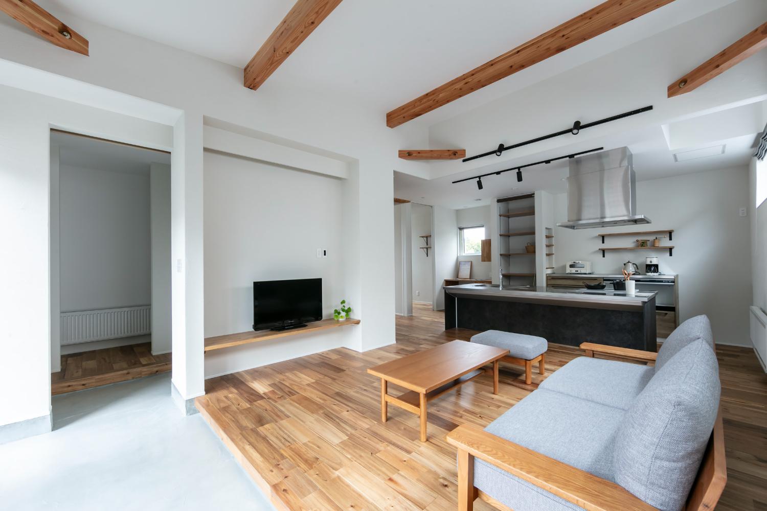 シンプルなデザインの造作テレビボード