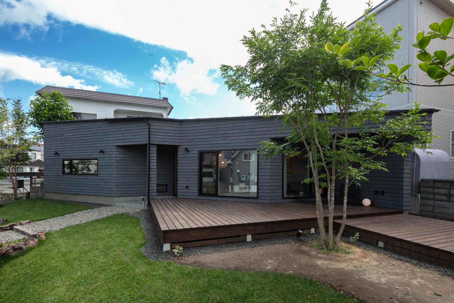 天然素材を存分に用いた経年変化も楽しめるおしゃれな平屋