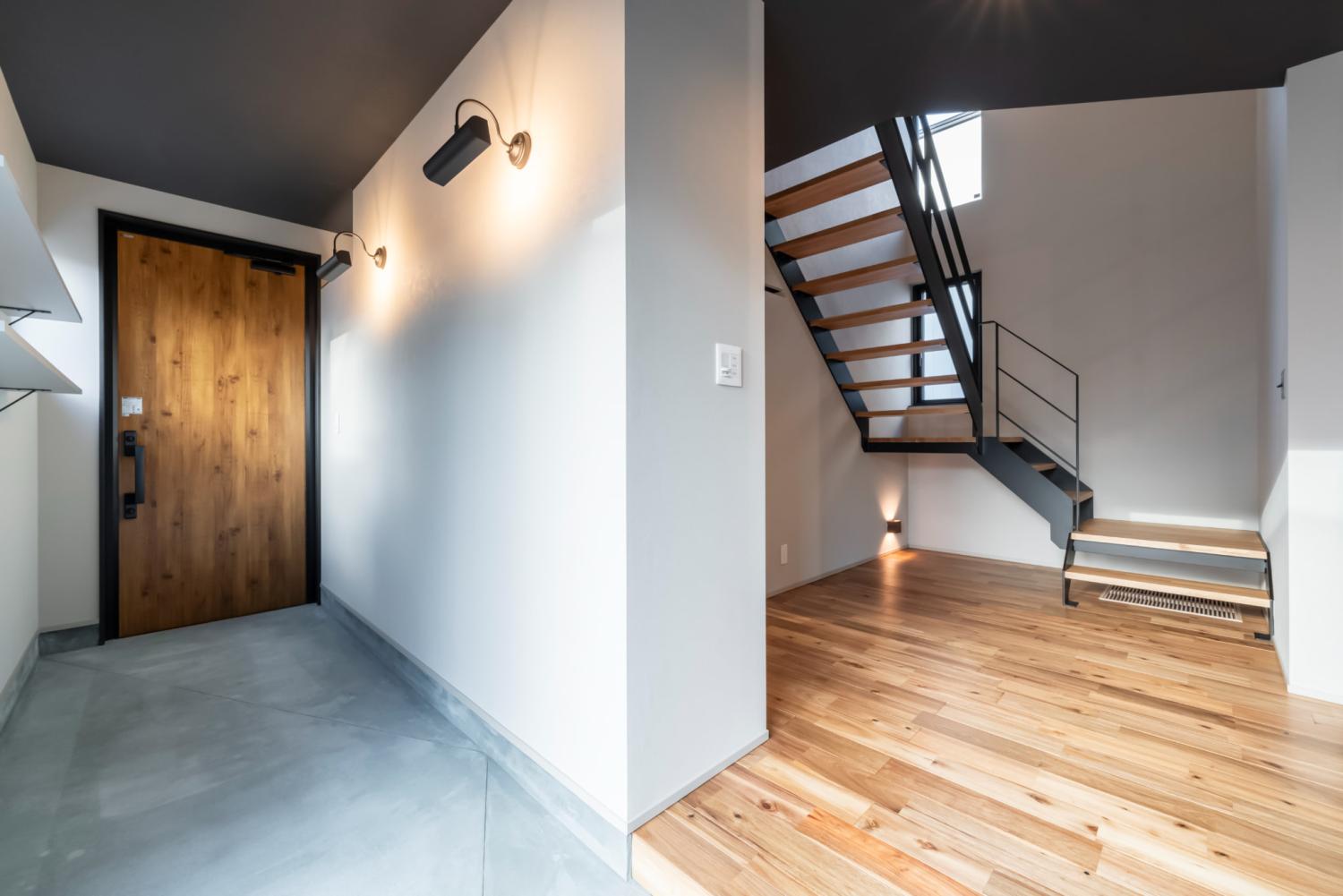 長期優良住宅の玄関とスケルトン階段