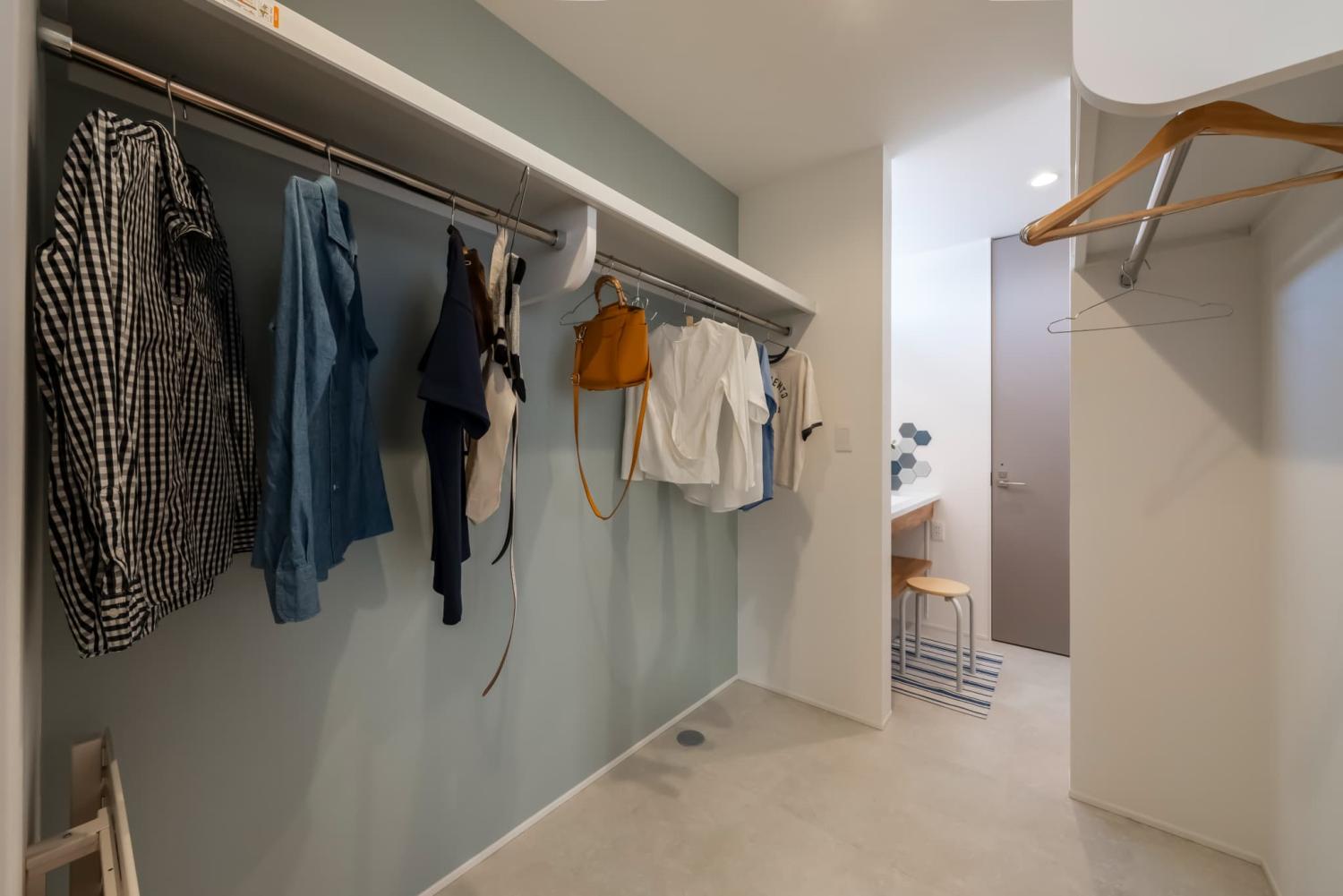 Ⅱ型レイアウトのウォークインクローゼット