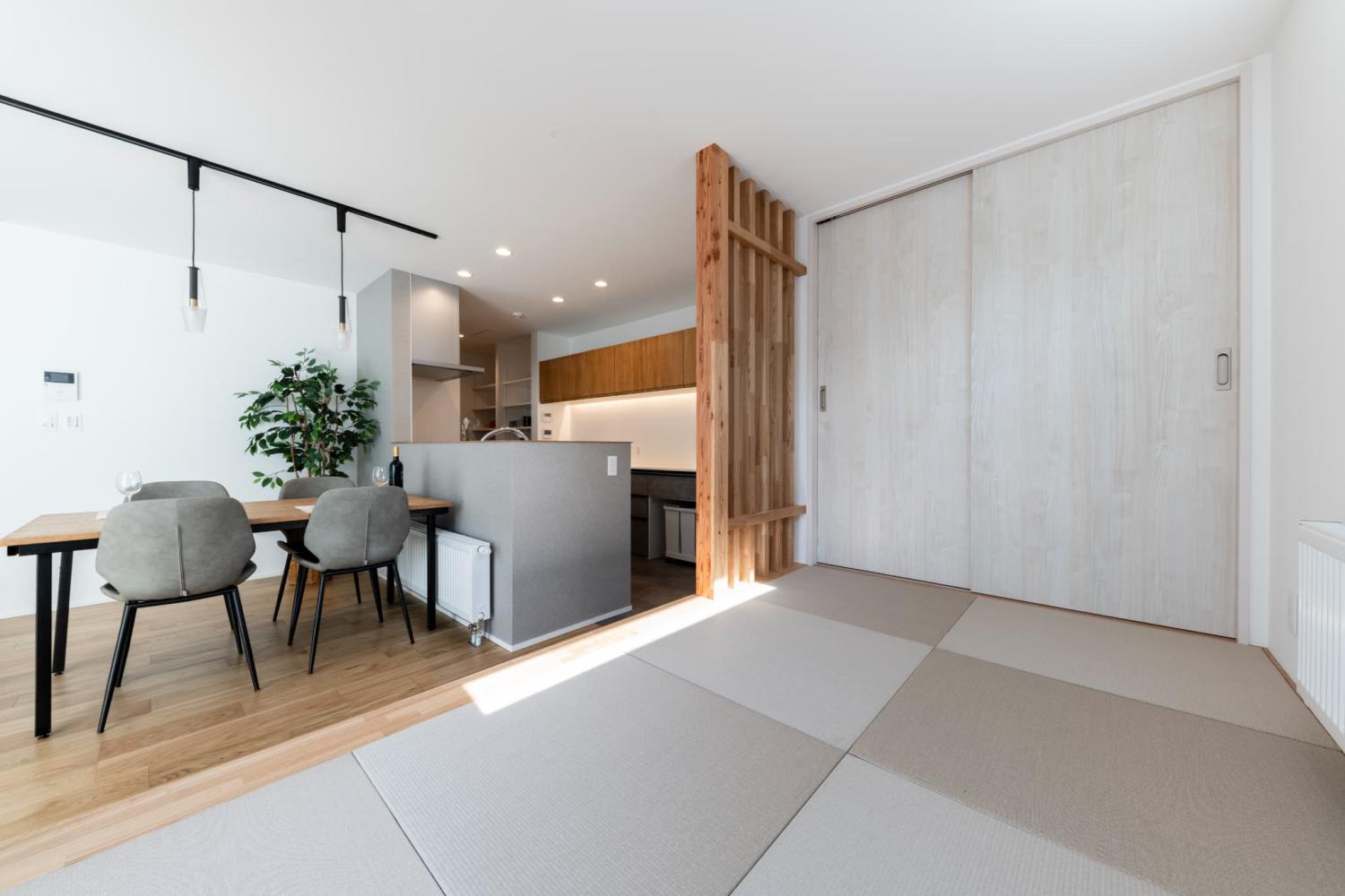 日用品を管理しやすい小上がり和室