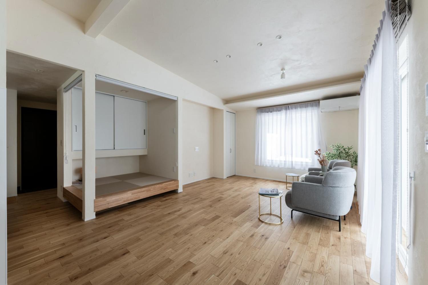 ロールスクリーンを下ろせば個室になる小上がり和室