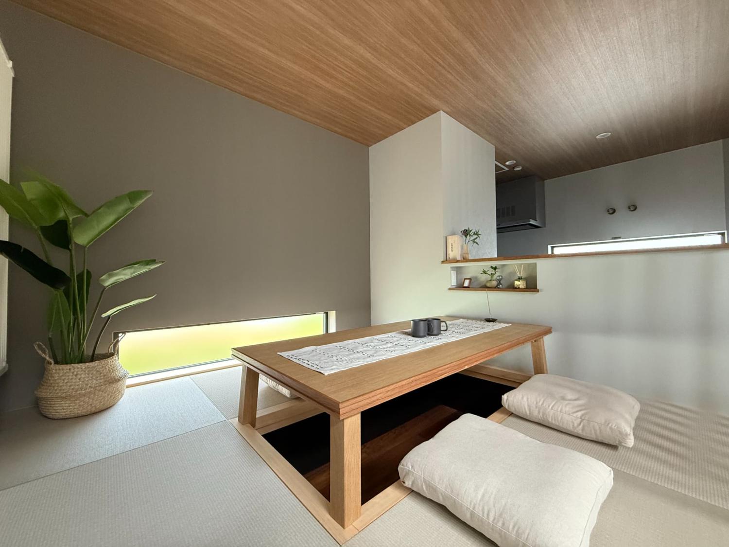 ローテーブルと座布団を配置した小上がり和室4