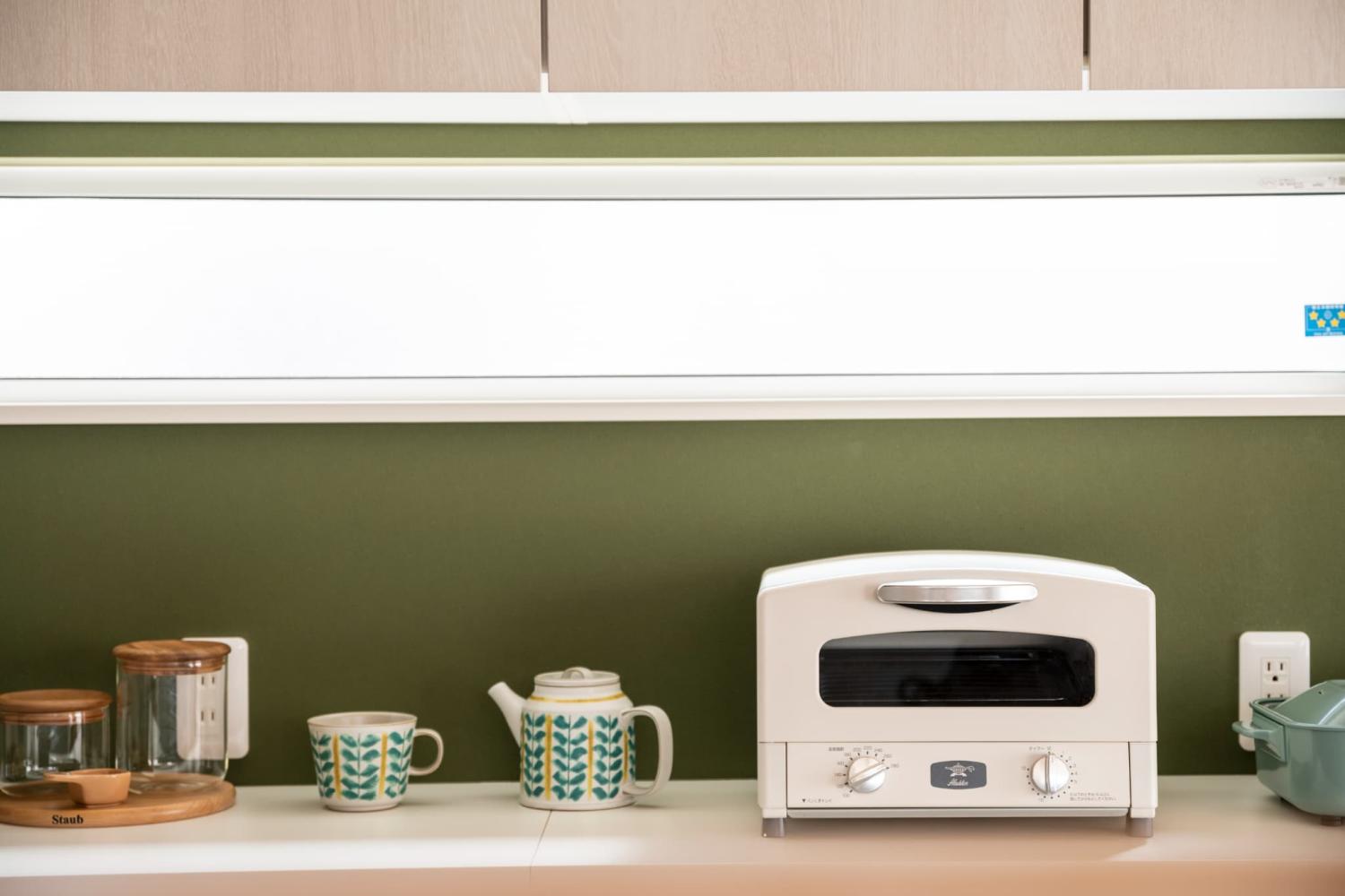 炊飯器、トースターなどさまざまな調理家電を置くスペース