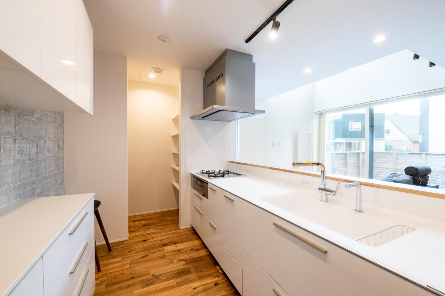 対面式キッチンのシンプルなレイアウト